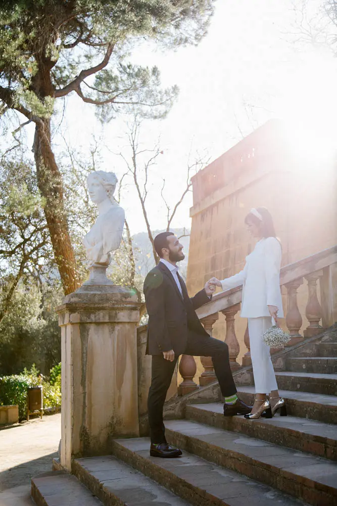 A nice backlight for the couple on the stairs