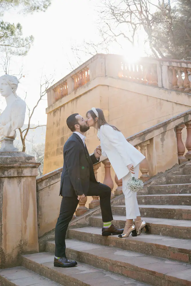 A kiss on the stairs at Horta park