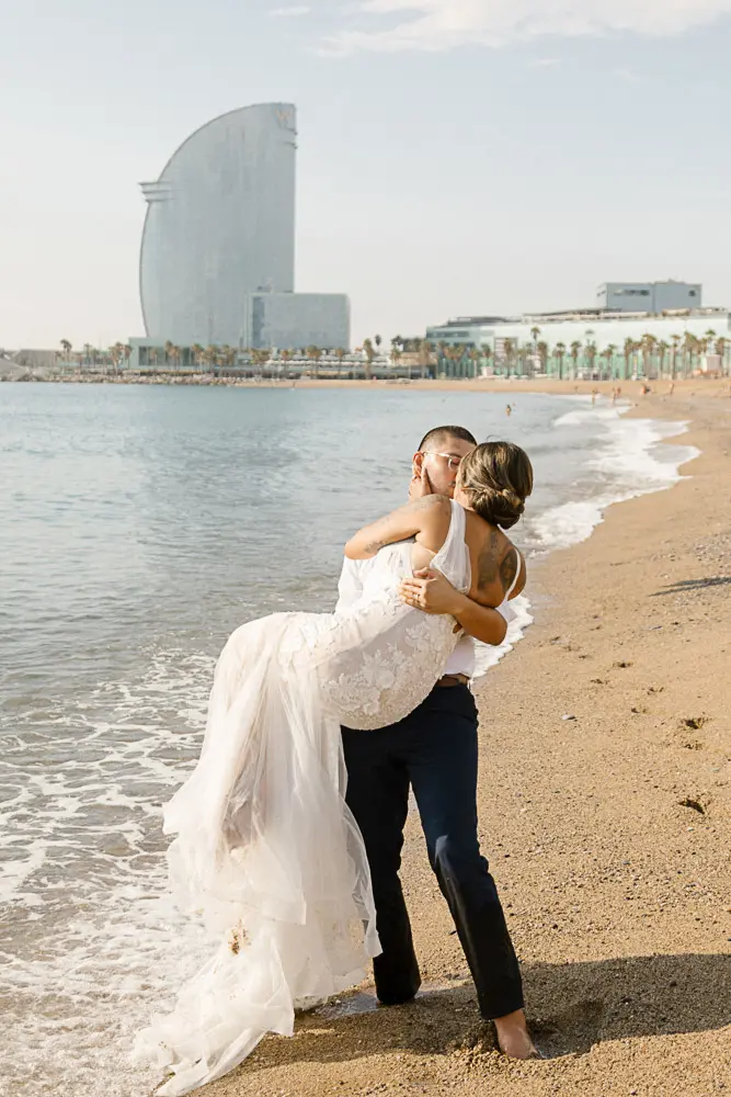 The nice temperature on the beach in Barcelona in Winter for a wedding