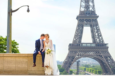eiffel-tower-cerimonies_02 Happy couple eloping in Paris