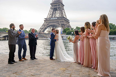 eiffel-tower-cerimonies_04 Happy couple eloping in Paris