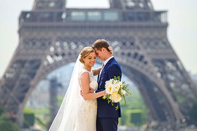 eiffel-tower-cerimonies_05 Happy couple eloping in Paris