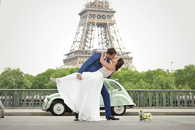 eiffel-tower-cerimonies_06 Happy couple eloping in Paris