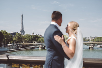 eiffel-tower-cerimonies_09 Happy couple eloping in Paris