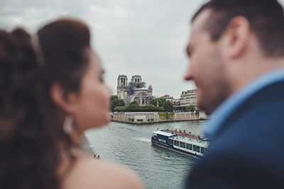 couple kissing in Paris after elopement