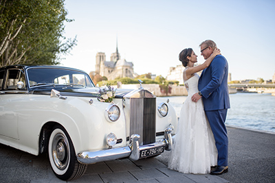 notredame-ceremonies-03 Happy couple eloping in Paris