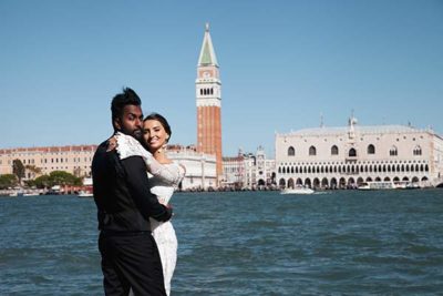 Beautiful couple in Venice eloped in a dry wedding 12 step ceremony