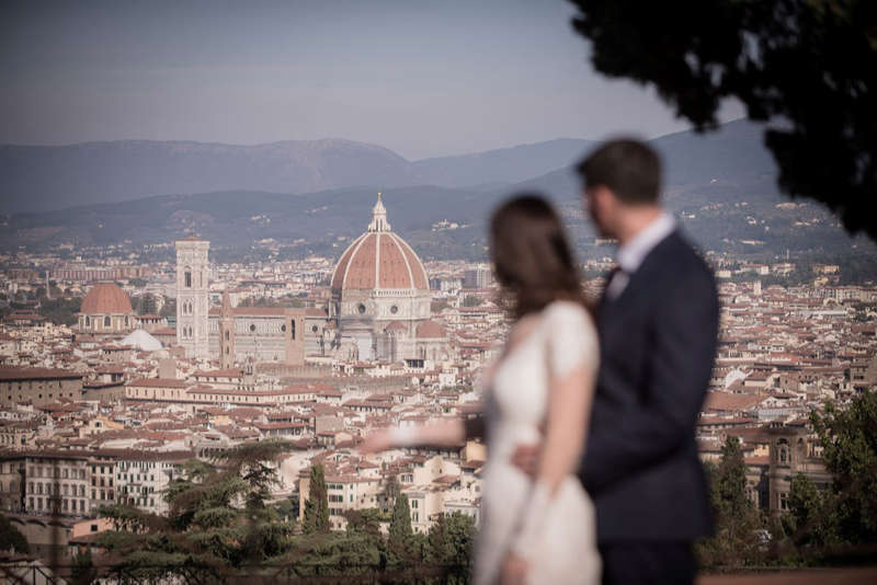 vow-renewals-in-florence Love Gracefully 2 cv car