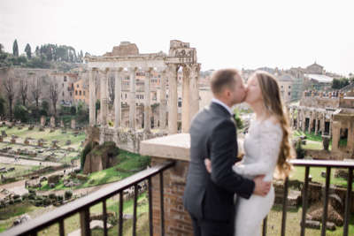 Vow renewal next to the ancient ruins of Rome