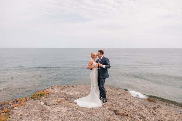 Vow Renewals and weddings in the mediterranean sea, in Grece Love Gracefully 2 cv car