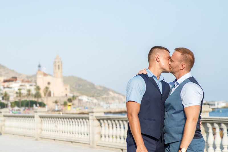 vow-renewal-sitges Love Gracefully 2 cv car