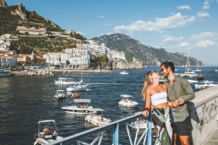 couple-celebrates-a-vow-renewal-ceremony-in-amalfi-coast