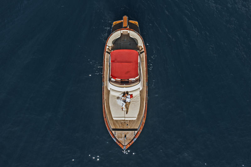 lake-como-vow-renewal-in-a-boat