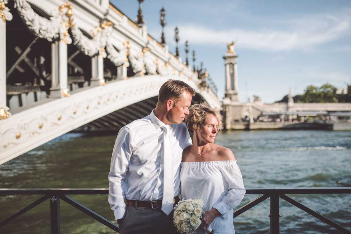 bride and groom at sunset at Alexandre III bridge