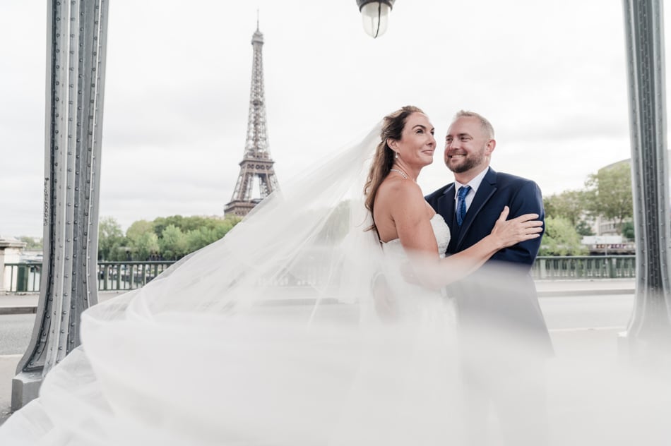 a great moment with the couple under Bir Hakeim bridge in paris