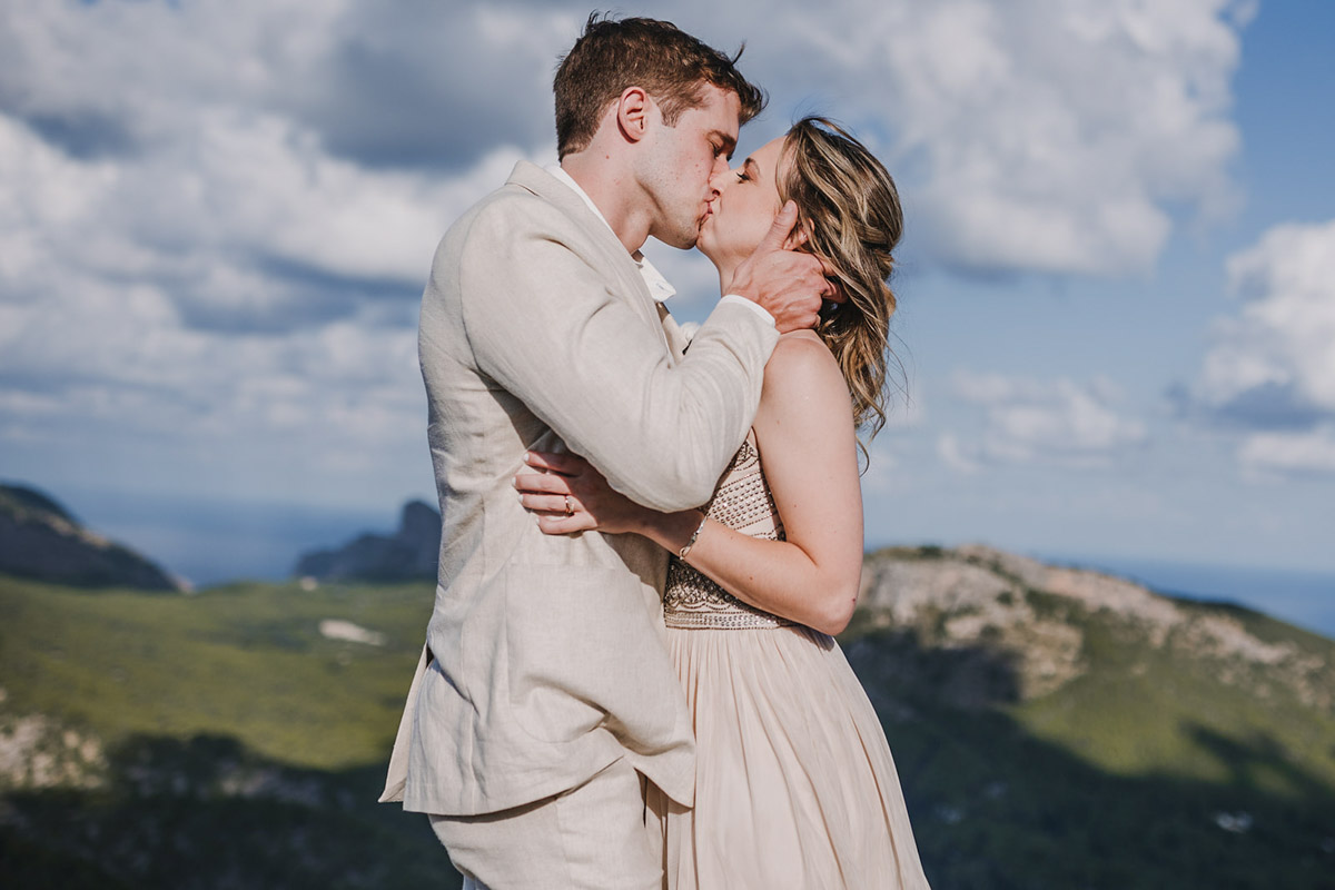 the kiss after the ceremony 