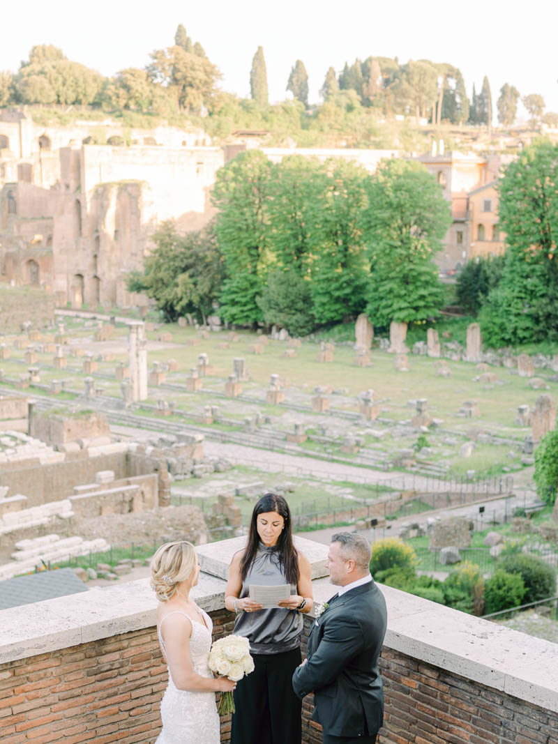 the celebrant start to speak the customized text of their elopement