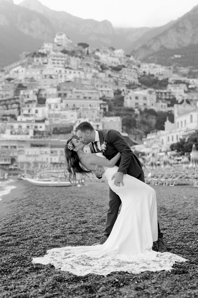 An Italian kiss on the beach style, in black and white to keep the film atmosphere