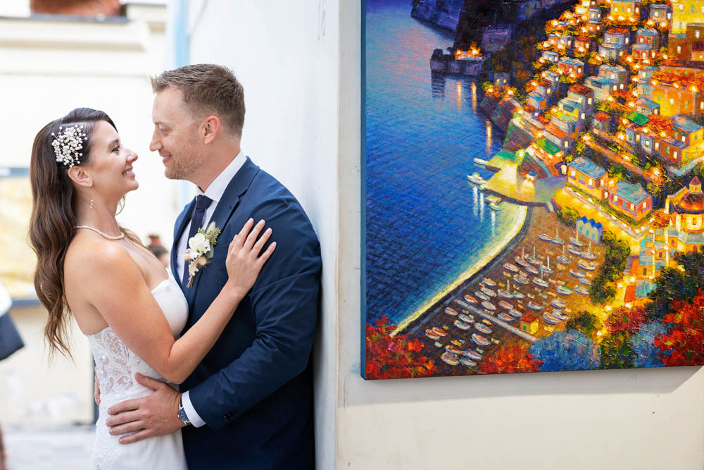 The couple in front of a gallery in Positano
