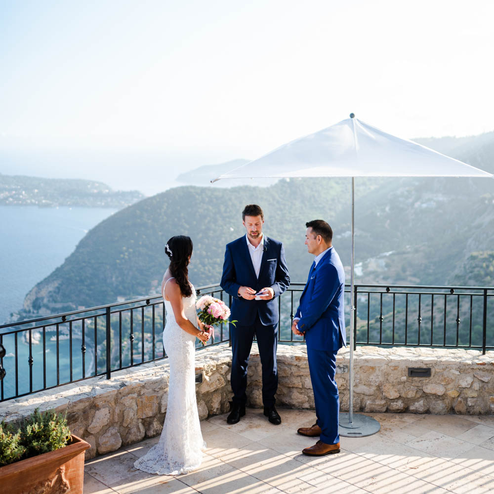 the speech opf the celebrant during the vows in French riviera