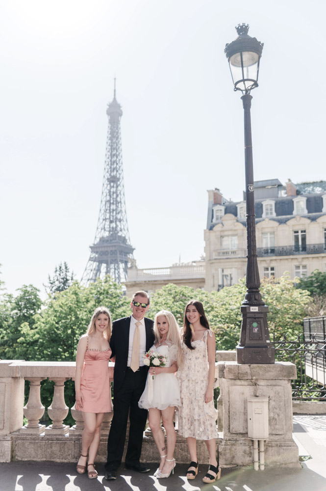 the secret spot for a family shoot close to Eiffel tower