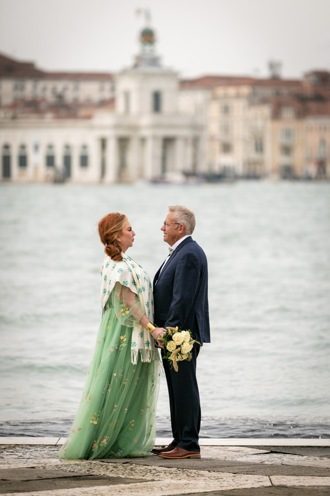 facing each others at the canal in front of Di maggio