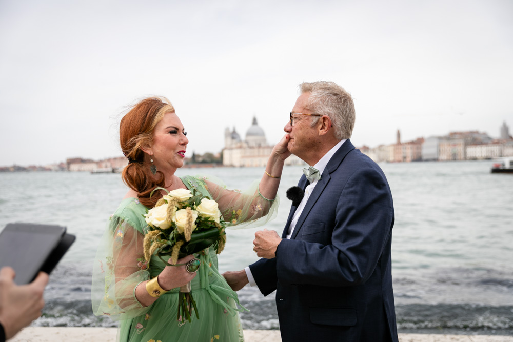 the bride removes the lipstick of the mouth of the groom, funny moment