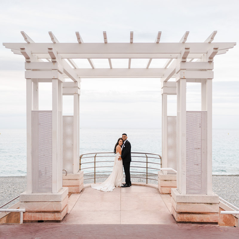 a modern photo for this couple on the beach