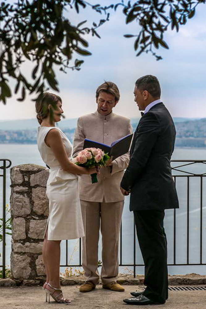 The celebrant telling their 5 years of wedding