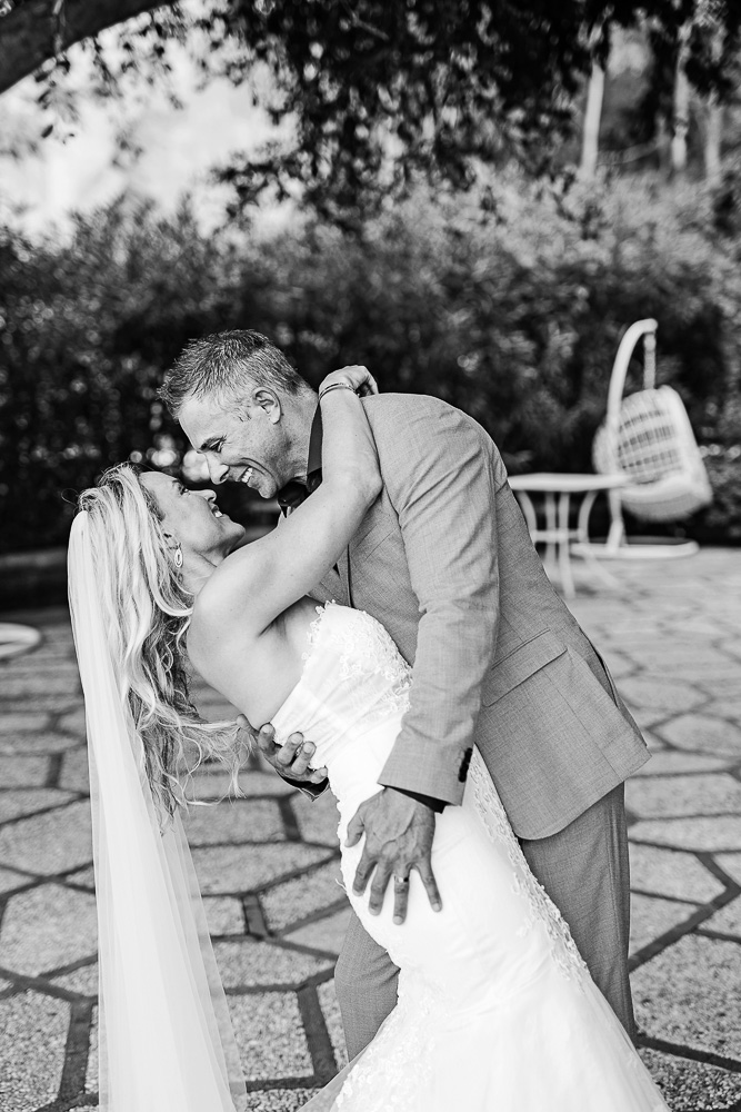 a photo in Black and white for an untemporal moment of love