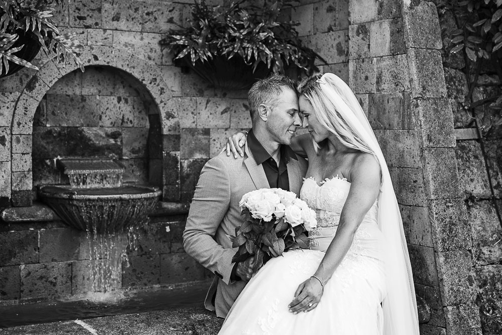 a photo in Black and white for an untemporal moment of love
