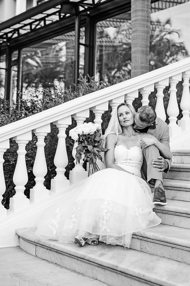 a photo in Black and white for an untemporal moment of love