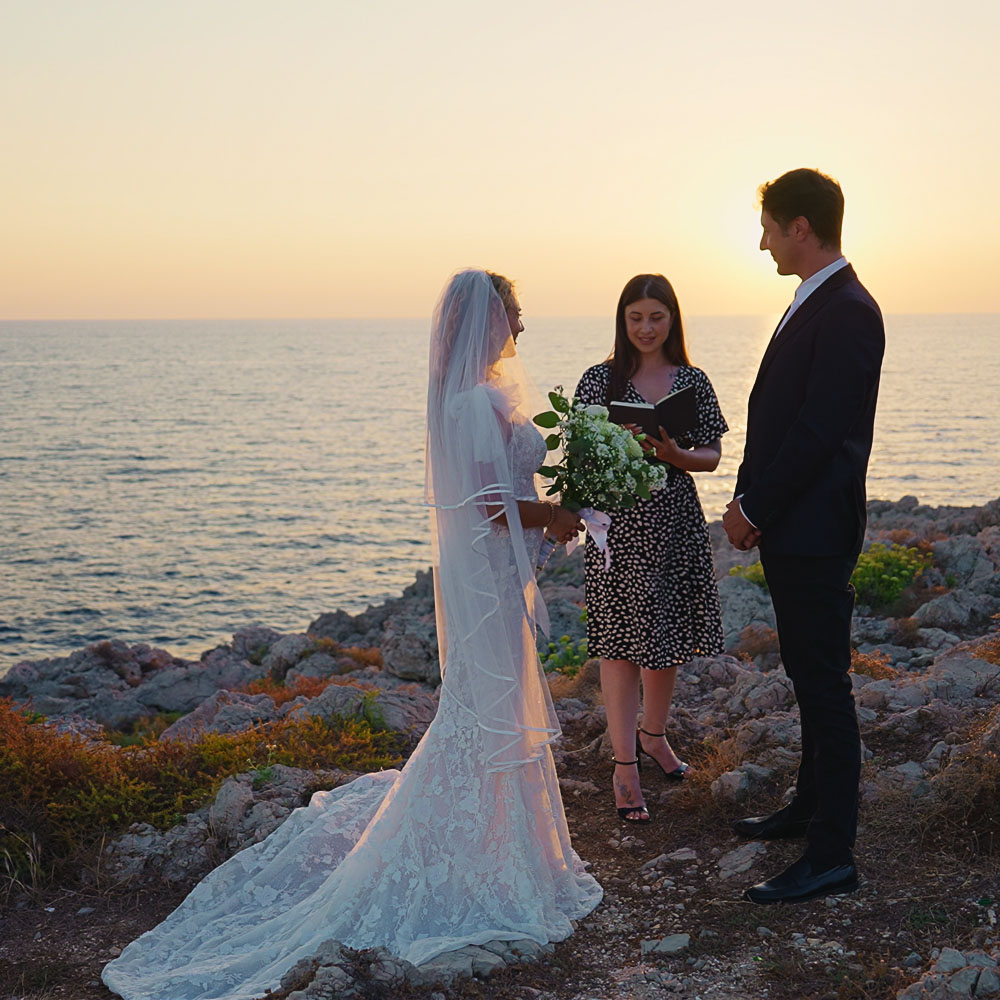 the couple for a wedding ceremony at sunset in Puglia