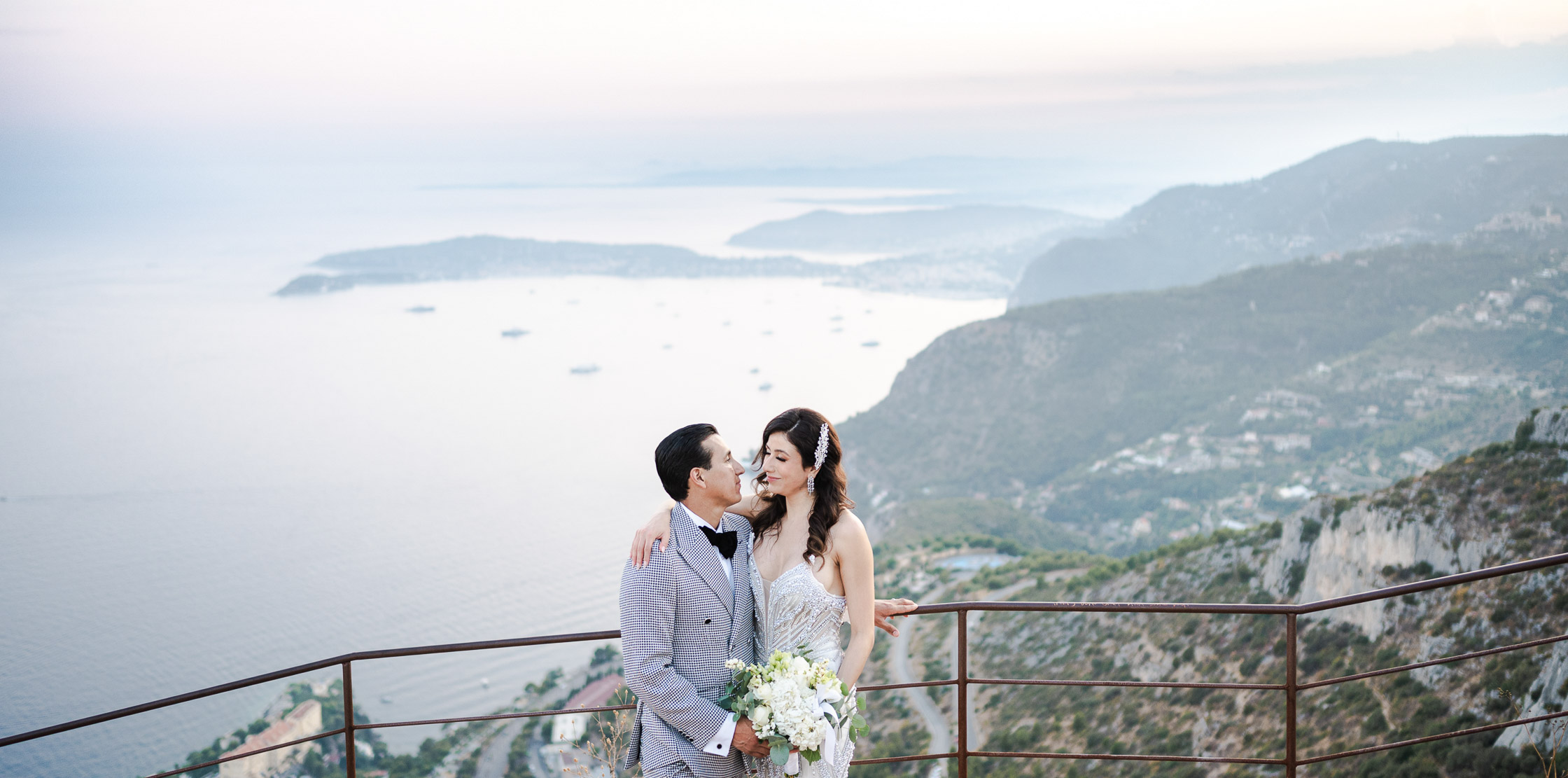 1 wedding, 4 destinations-Monaco – 001 The couple on a famous way for a photo above the Monaco bay