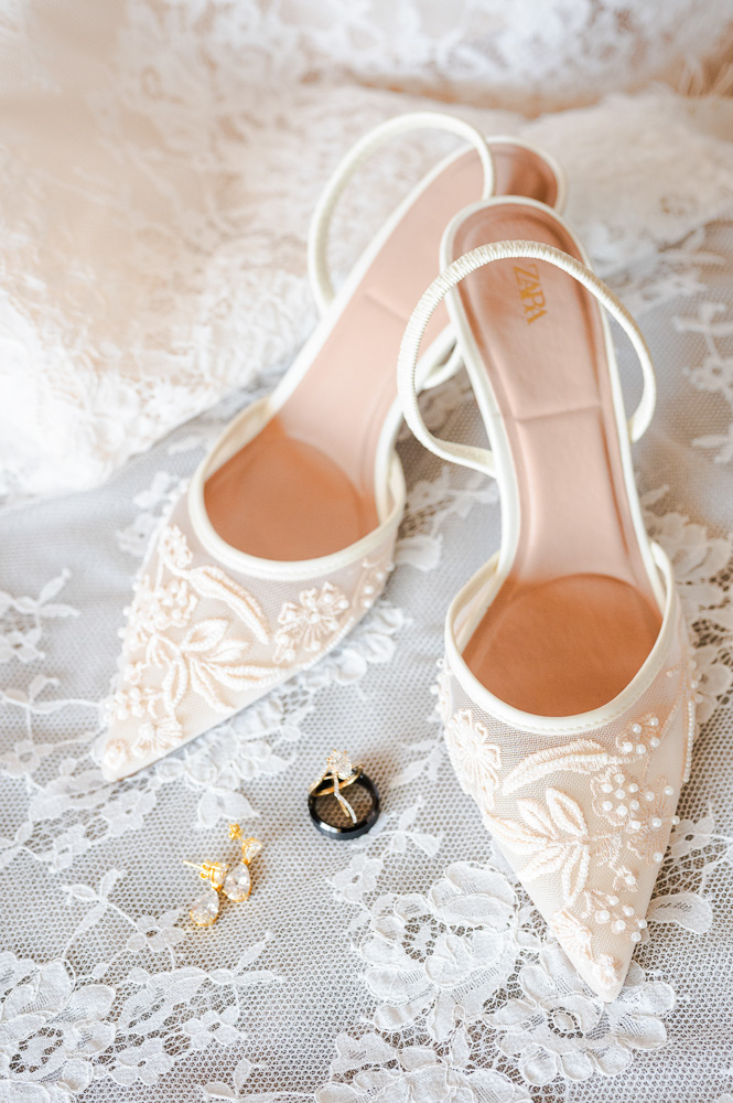 Micro wedding in Monaco – 002 detail shoot on the shoes and rings