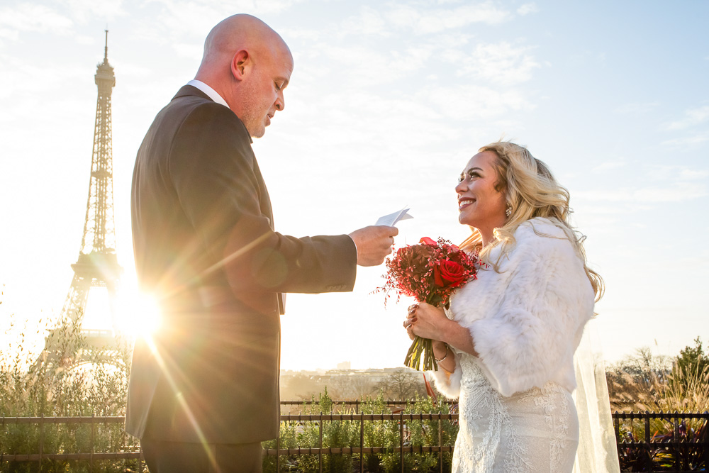 winter wedding in Paris – 0104 The groom read his text with the Eiffel tower as a backdrop, Winter in Paris