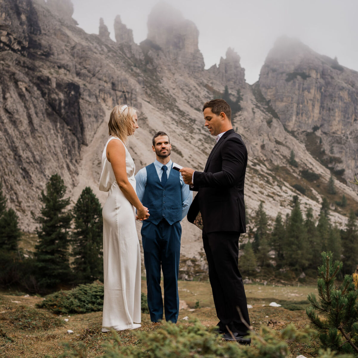 elopement in Dolomites-11 the ceremony at the bottom of the mountain
